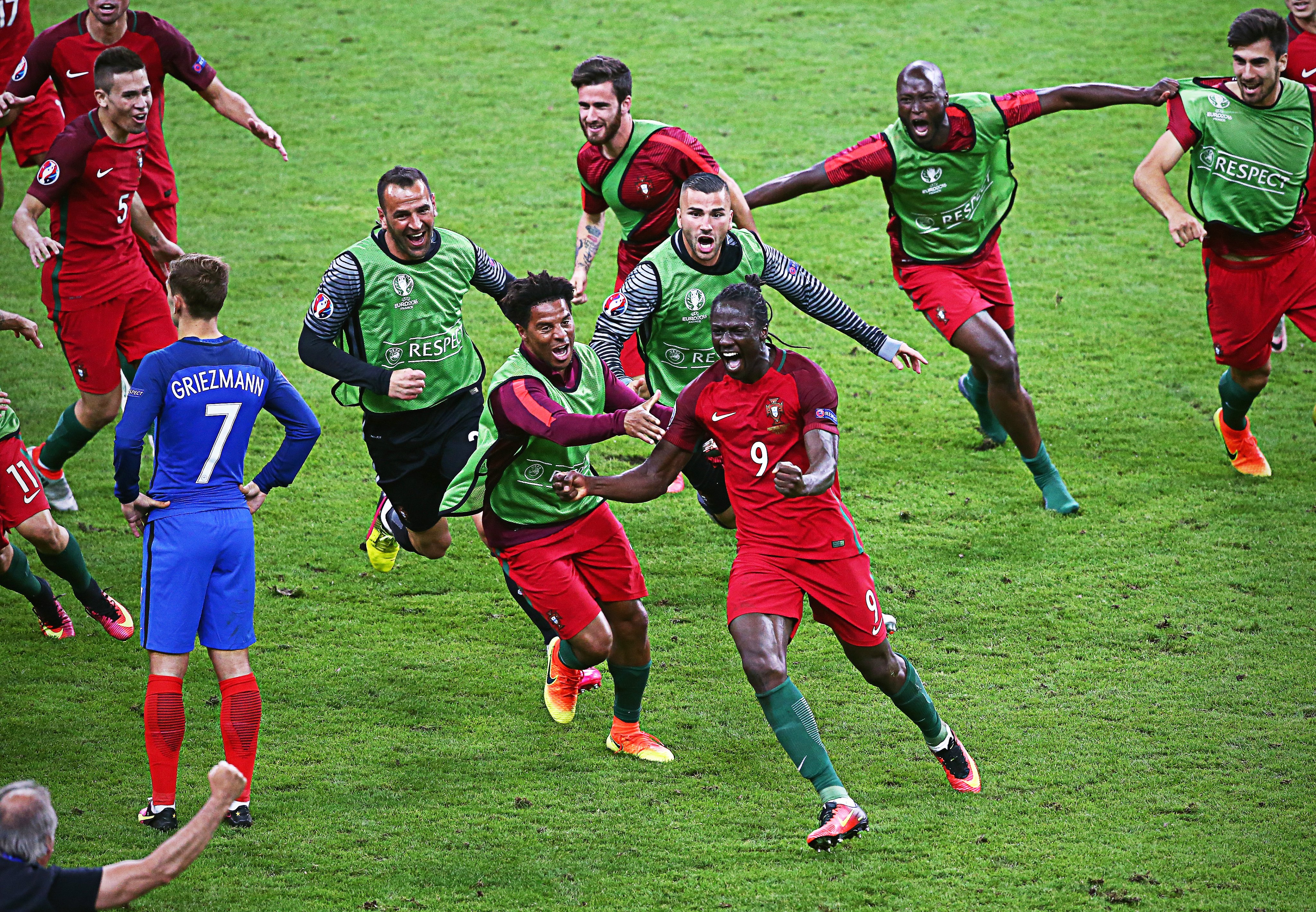 Portugal france football. Сборная Португалии 2016. Португалия евро 2016. Франция Португалия 2016. Португалия чемпион Европы 2016.