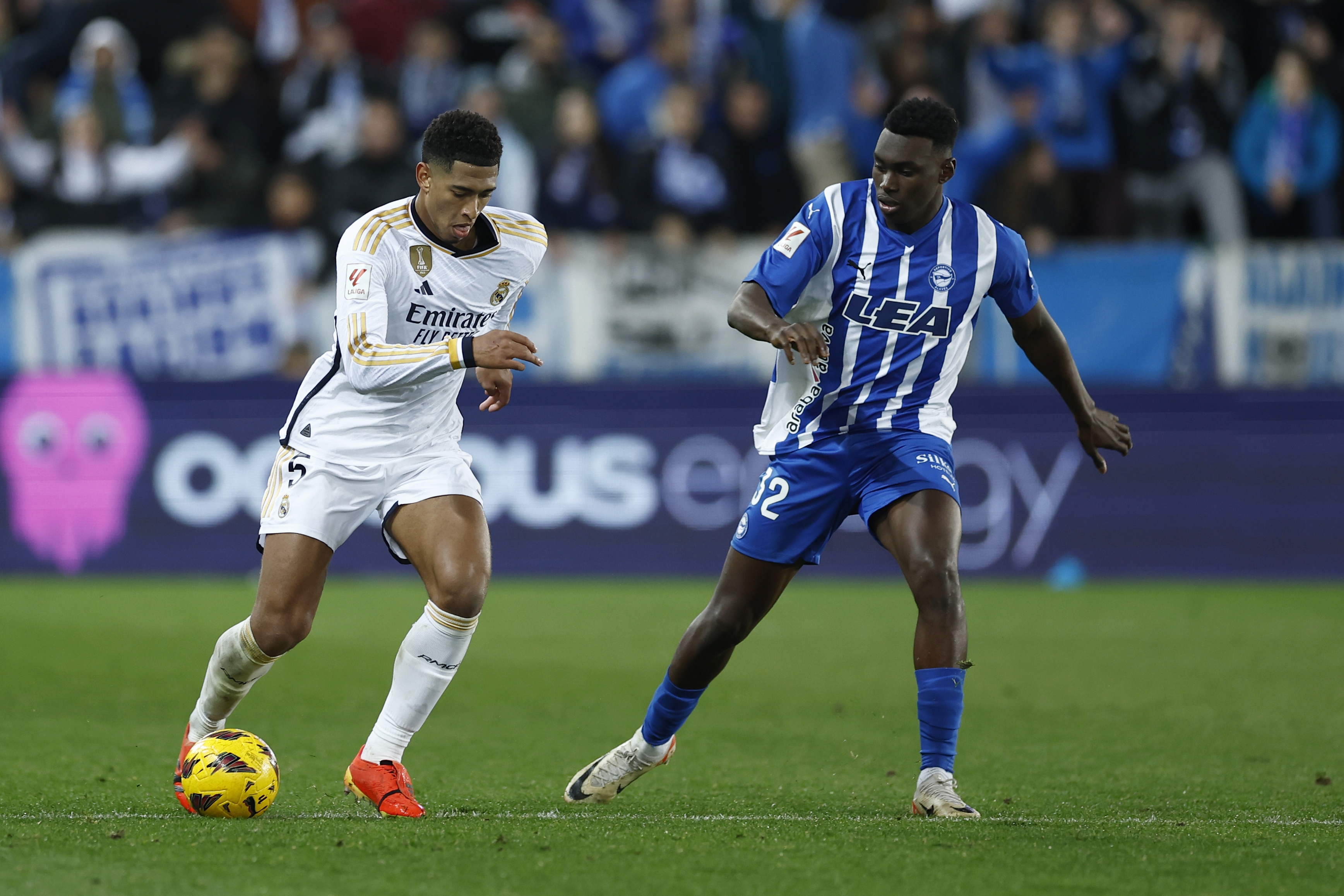 Deportivo Alaves 0-1 Real Madrid – Lucas Vazquez strikes in stoppage time  as 10-man Los Blancos go top of La Liga table - Eurosport