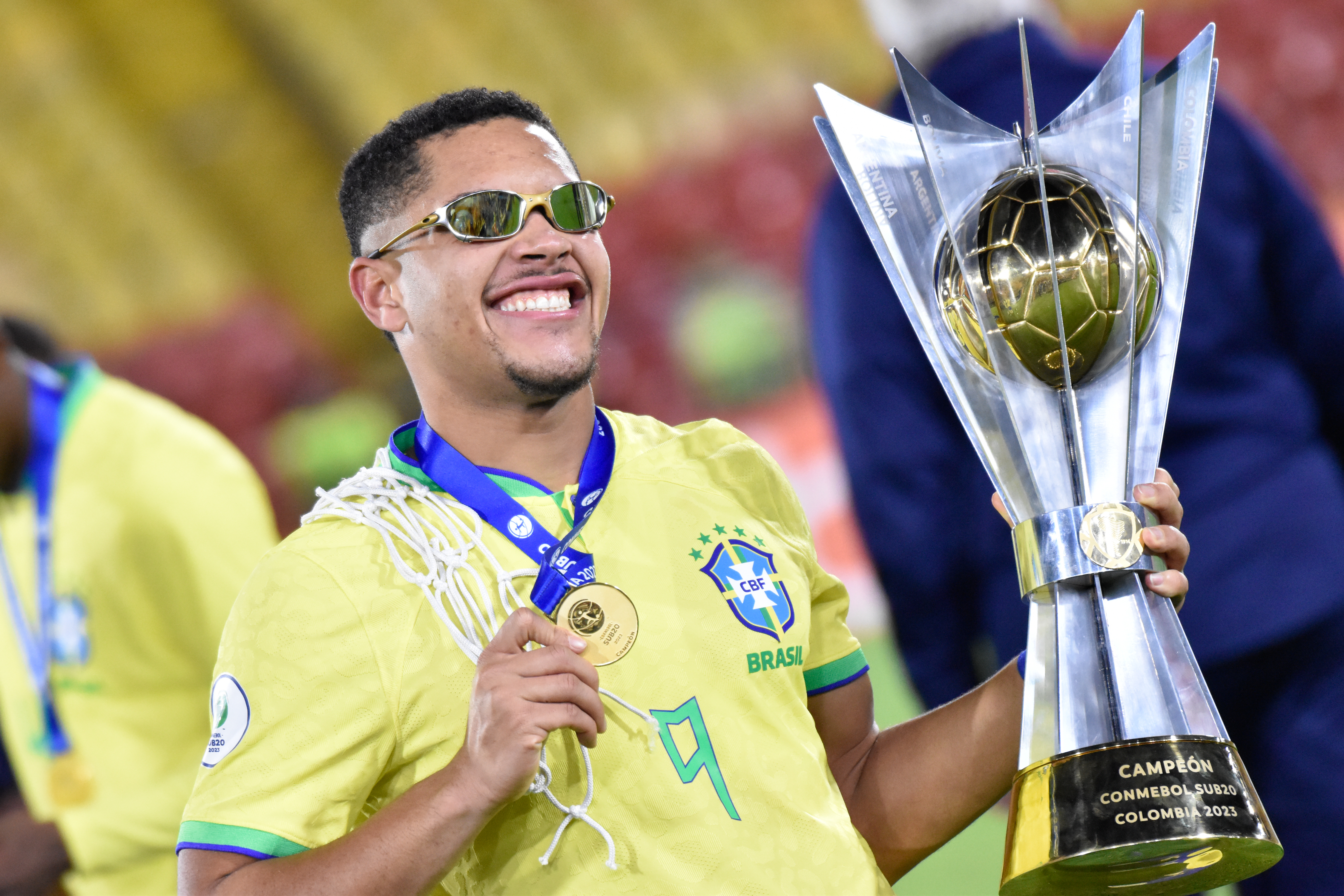 Vitor Roque is behind Ronaldo in his debut with Brazil