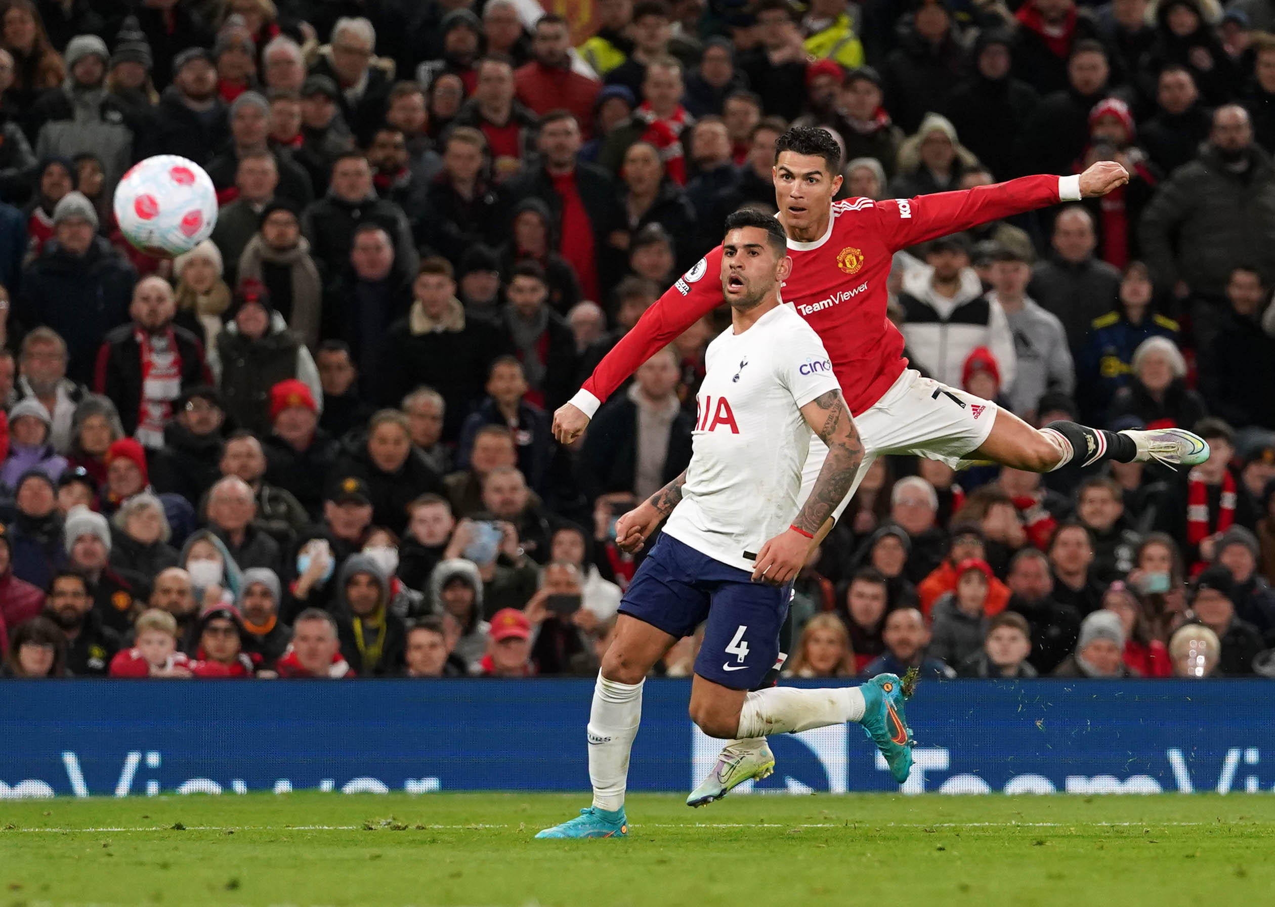 Manchester United legend hails Cristiano Ronaldo as 'GOAT' after his  stunning display in 4-3 win over Al-Duhail