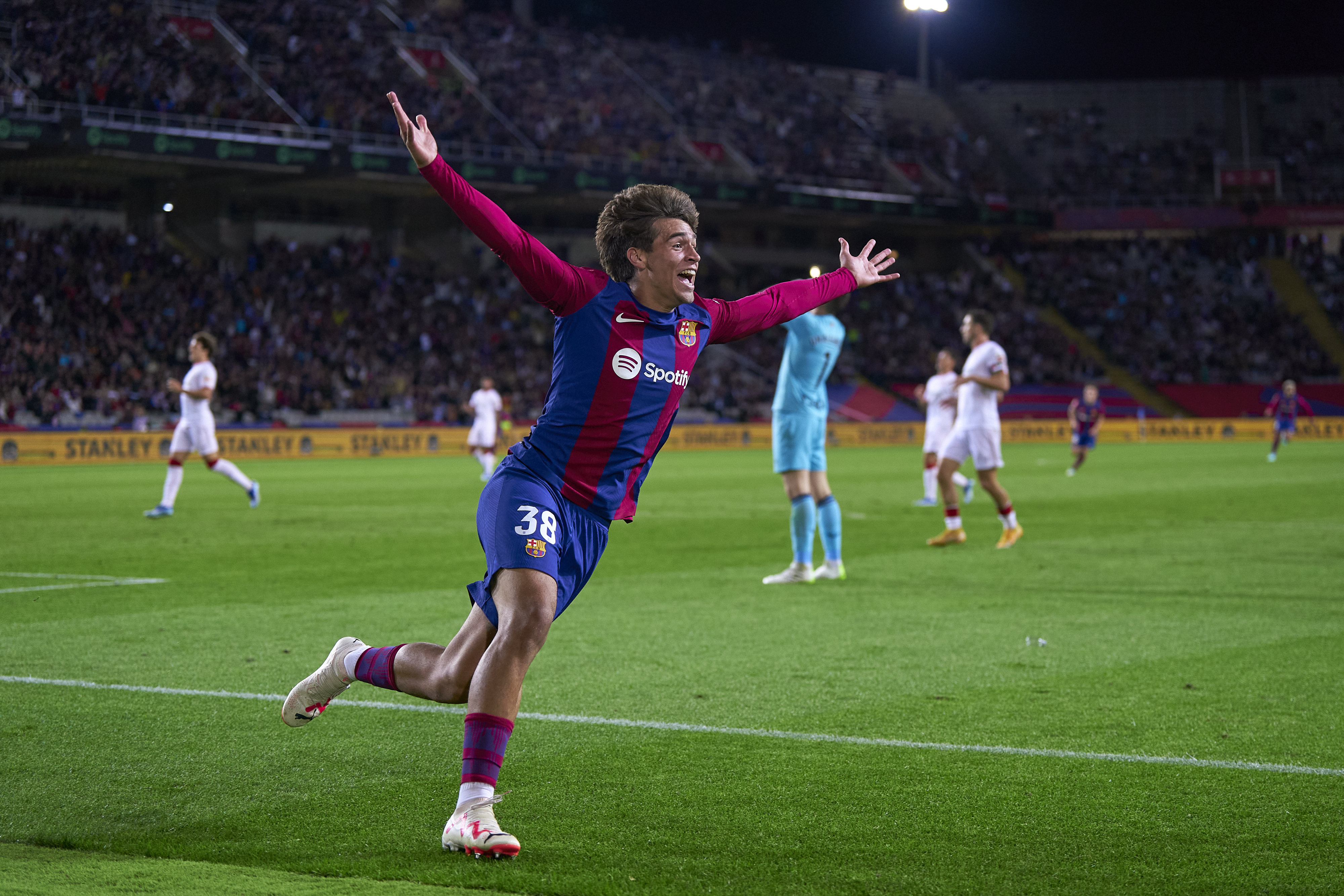 17-Year-Old Guiu Scores Seconds into Debut to Give Barcelona Spanish League  Victory